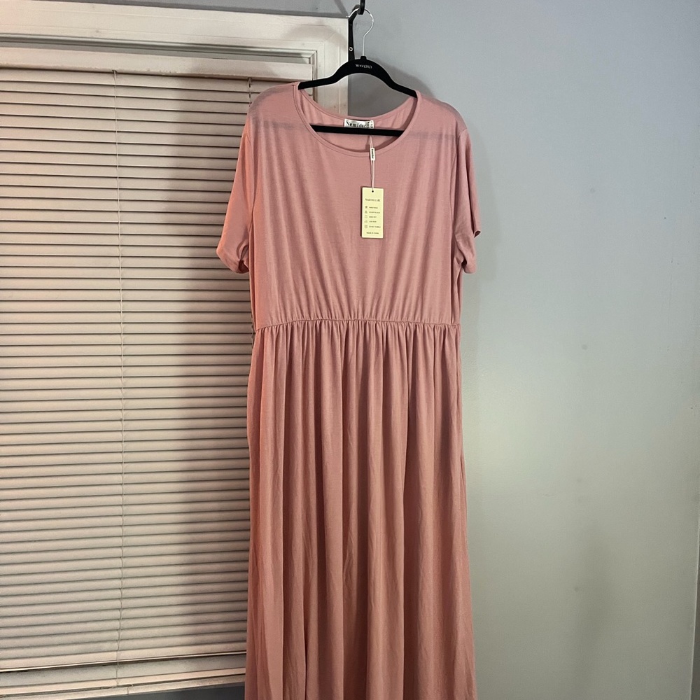 Women’s size 22, pink, short sleeve, casual, maxi dress with pockets.